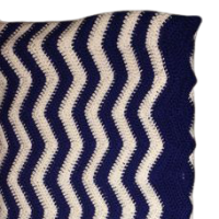 Haakpatroon van een Zigzagdeken in Koningsblauw en Offwhite